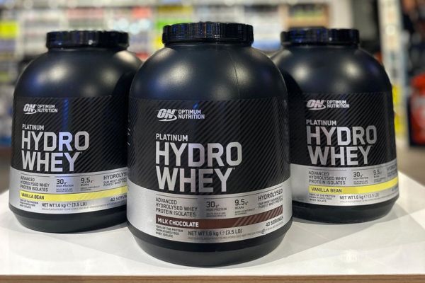 Danh mục sản phẩm của F8BET vô cùng đa dạng Platinum Hydro Whey vị Vanilla Bean và Milk Chocolate (hình ảnh chỉ mang tính chất minh họa)