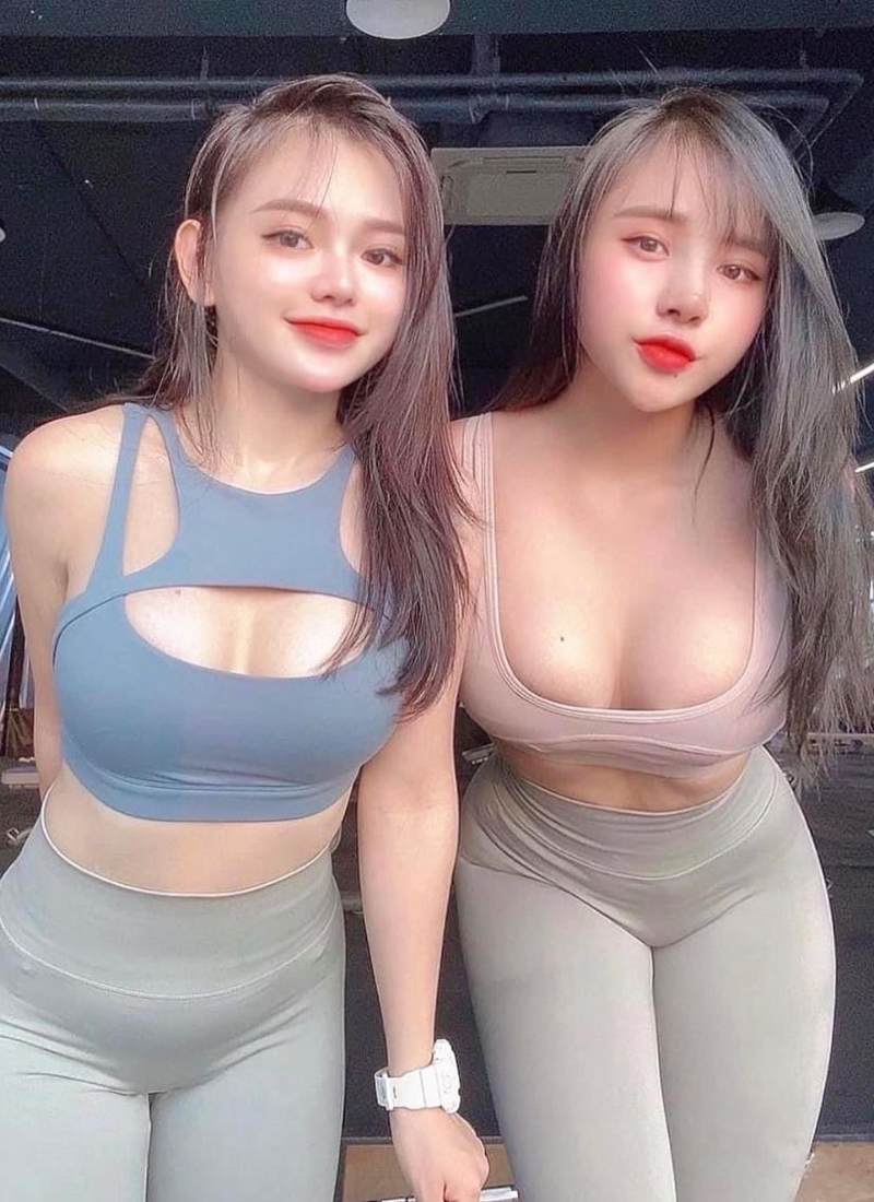 hình ảnh gái ngực to tập gym