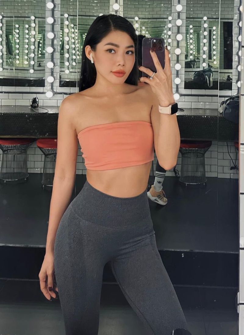 ảnh gái eo thon tập gym